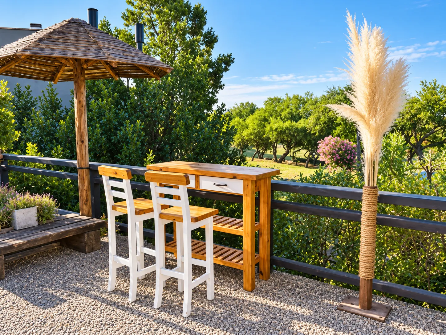 Mesa alta con dos sillas junto a una sombrilla y vista al jardín